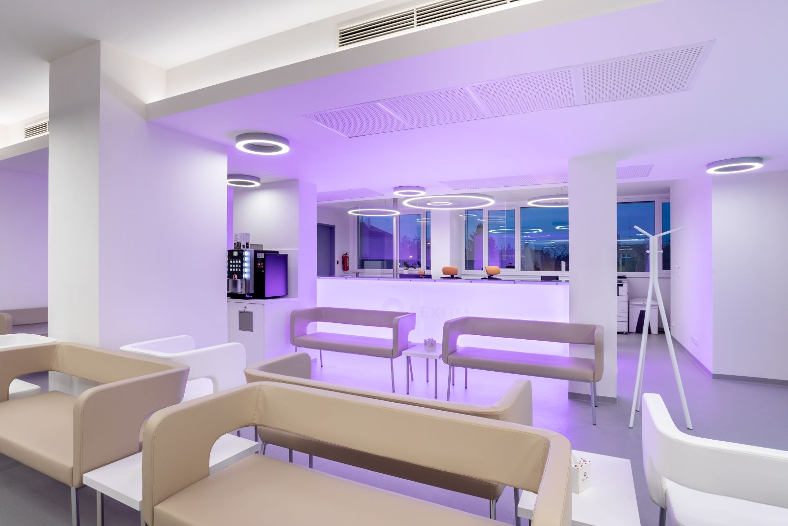 Laserové a refrakční centrum - recepce 2. NP (1. patro)