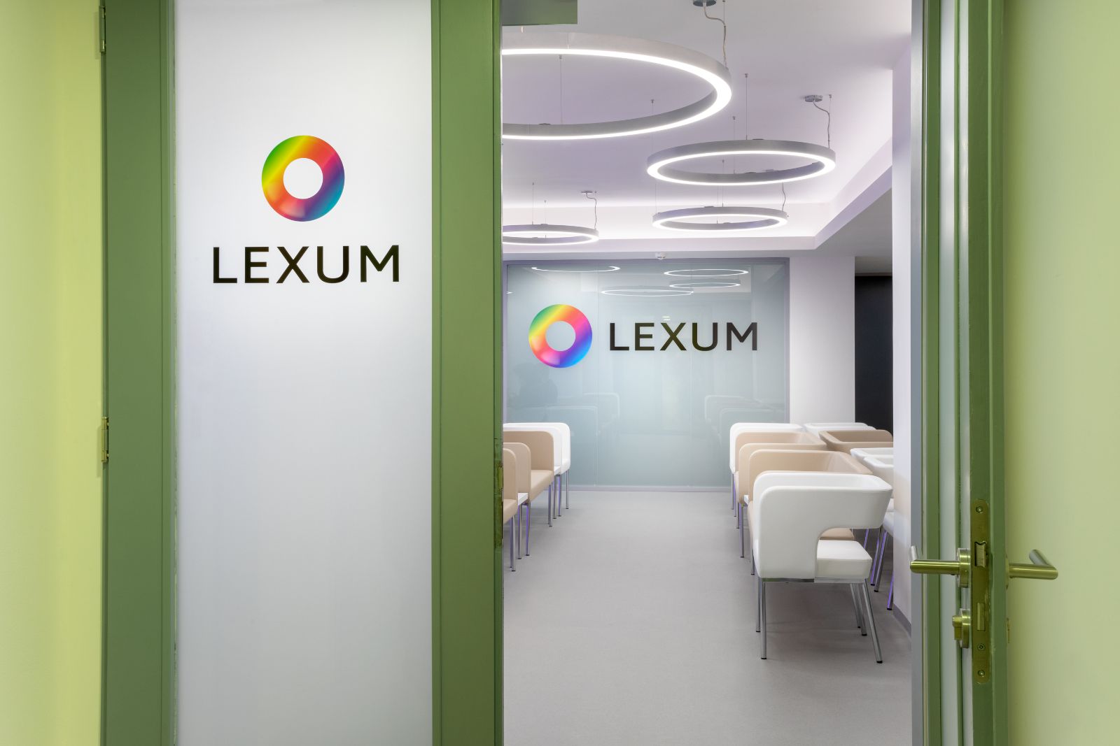 Vstup do Refrakčního centra oční kliniky Lexum - 2. NP (1. patro)