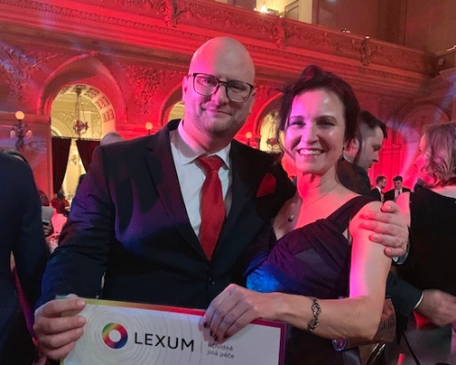 Síť očních klinik LEXUM partnerem pražského Plesu farmacie