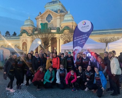 Běžet ve tmě má smysl! V pražské Stromovce se ve čtvrtek 21. dubna uskutečnil Noční běh pro Světlušku