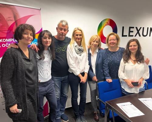 Více než 350 očních lékařů z celé České republiky se zúčastnilo odborného webináře Lexum, pořádaného týmem lékařů z oční kliniky Lexum Praha Budějovická